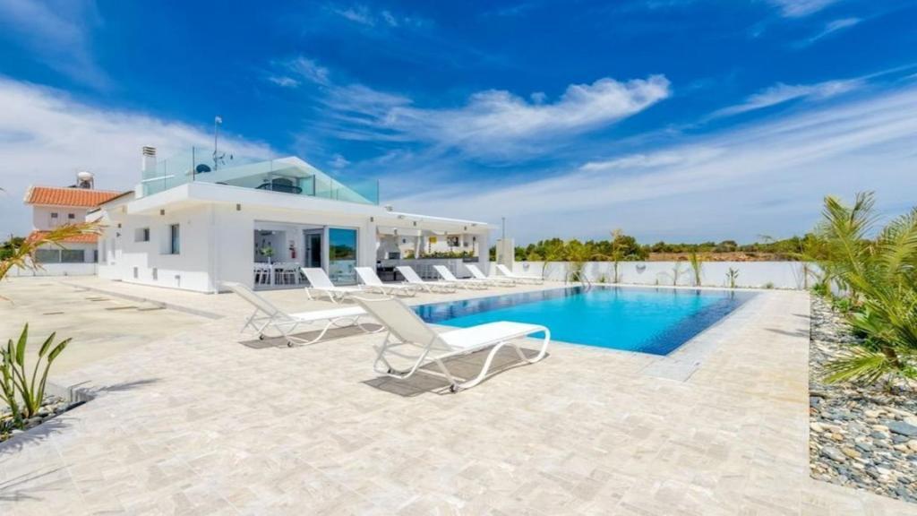 Айя-Напа: Villa Tzialli