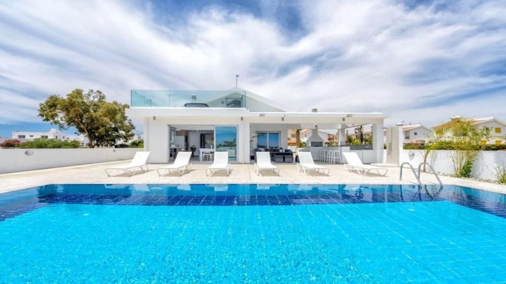 Айя-Напа: Villa Tzialli