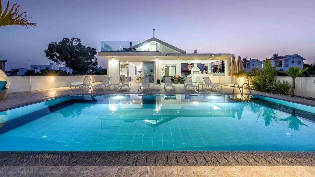 Айя-Напа: Villa Tzialli