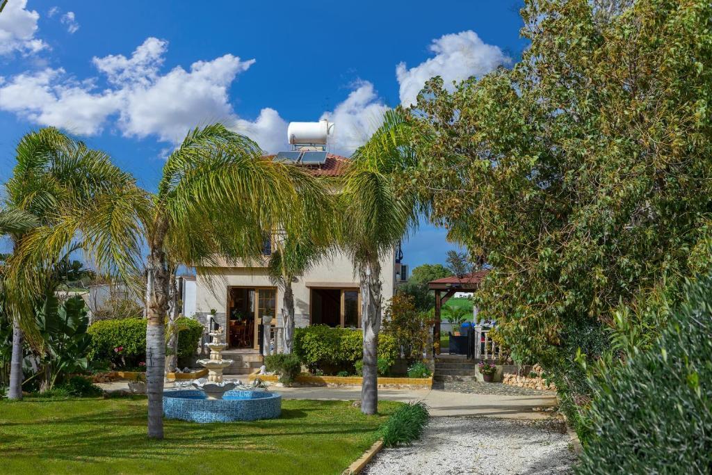 Sea Breeze Holiday Villa — фото 1