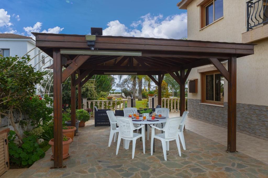 Айя-Напа: Sea Breeze Holiday Villa