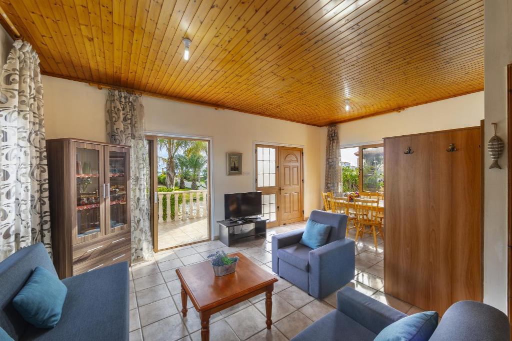 Sea Breeze Holiday Villa — фото 3