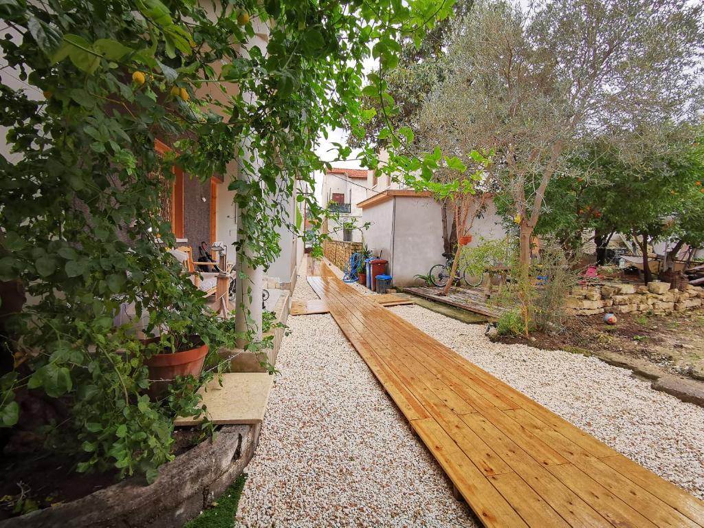 The Cabrio House- Unique CITY CENTER loft with Garden — фото 1