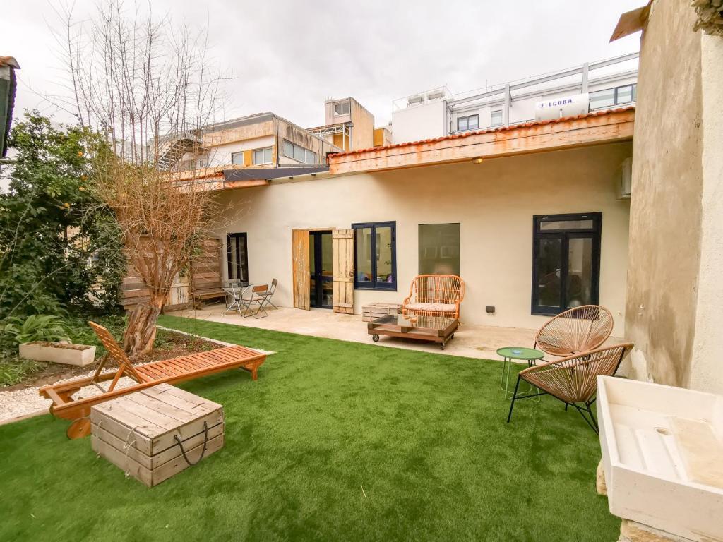 Лимассол: The Cabrio House- Unique CITY CENTER loft with Garden