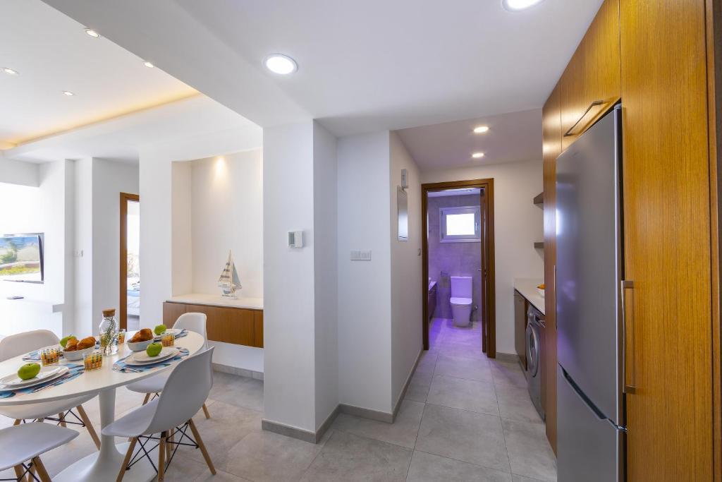 Ларнака: Mackenzie Castella Beachfront Suite