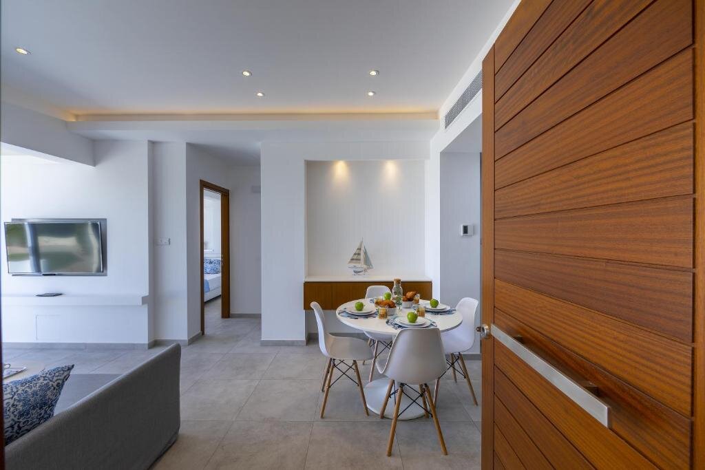 Ларнака: Mackenzie Castella Beachfront Suite