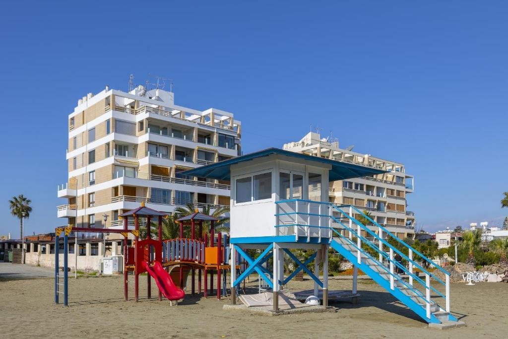 Ларнака: Mackenzie Castella Beachfront Suite