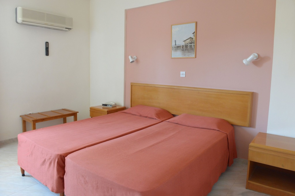 Протарас: Artemis Hotel