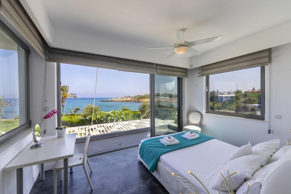 Протарас: Beachfront Dream Villa