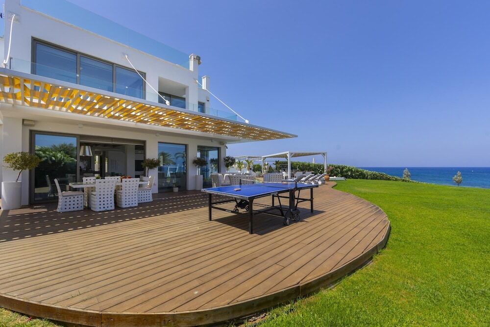 Протарас: Beachfront Dream Villa
