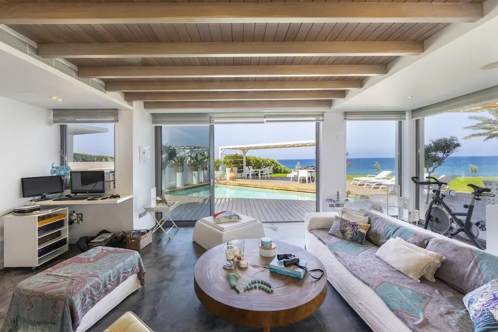 Протарас: Beachfront Dream Villa