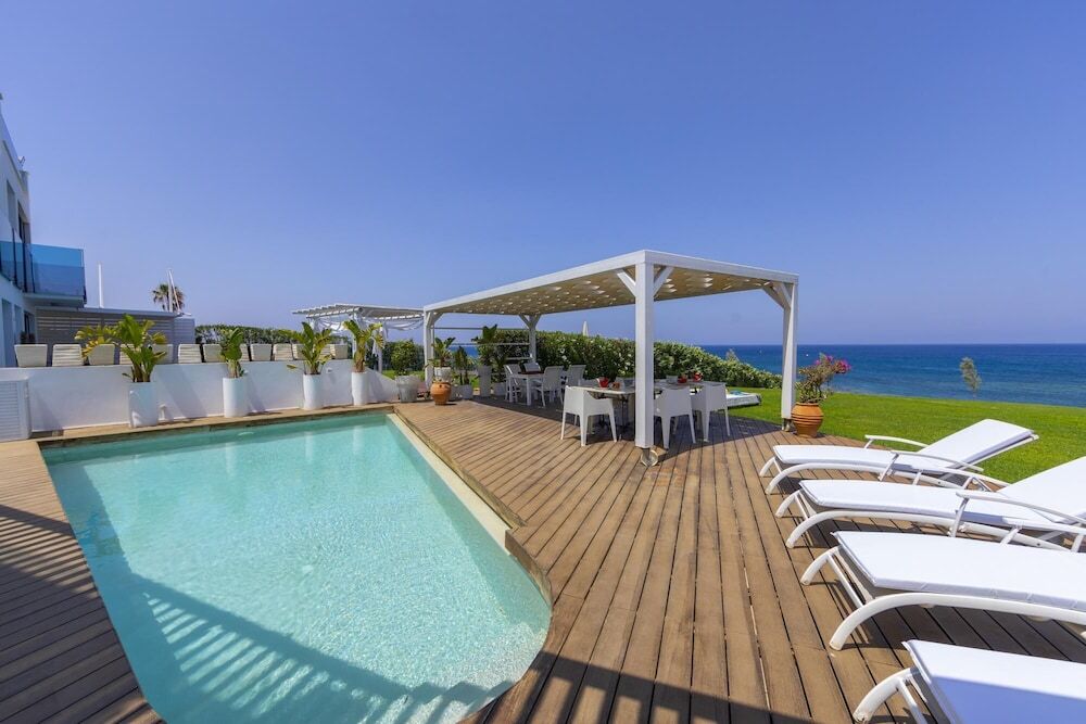 Протарас: Beachfront Dream Villa