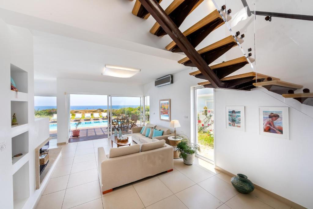 Протарас: Protaras Beachfront Villa Alia