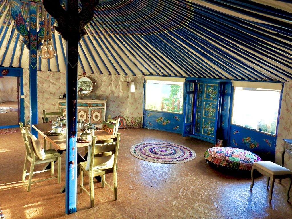 Глэмпинг Nirvana Yurts — фото 2