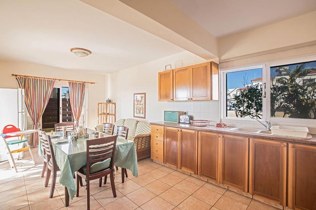 Айя-Напа: Villa Magusta - Modern 4 Bedroom Ayia Thekla Villa with Pool - Close to the Beach