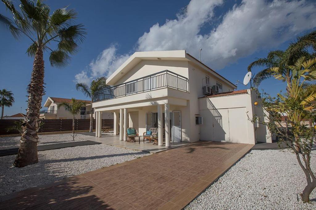 Айя-Напа: Villa Magusta - Modern 4 Bedroom Ayia Thekla Villa with Pool - Close to the Beach