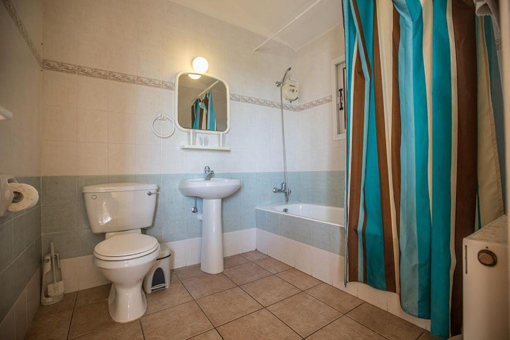 Айя-Напа: Villa Magusta - Modern 4 Bedroom Ayia Thekla Villa with Pool - Close to the Beach
