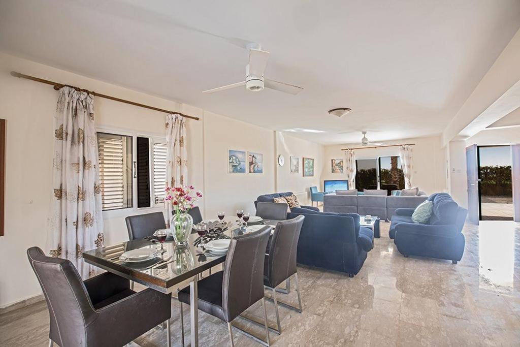 Villa Magusta - Modern 4 Bedroom Ayia Thekla Villa with Pool - Close to the Beach — фото 6
