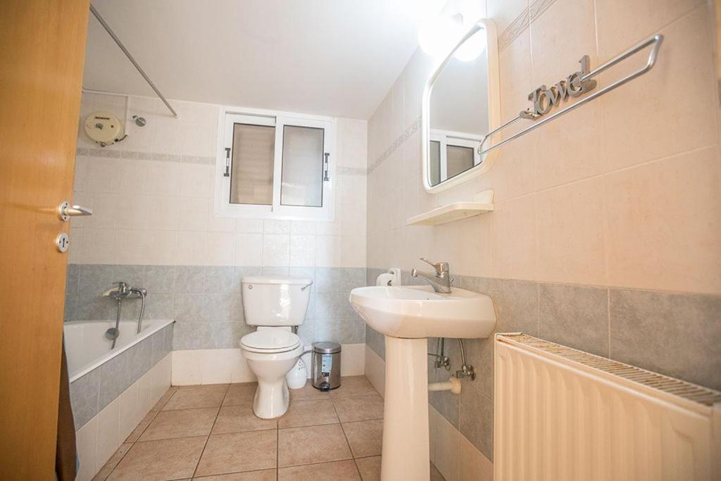 Айя-Напа: Villa Magusta - Modern 4 Bedroom Ayia Thekla Villa with Pool - Close to the Beach