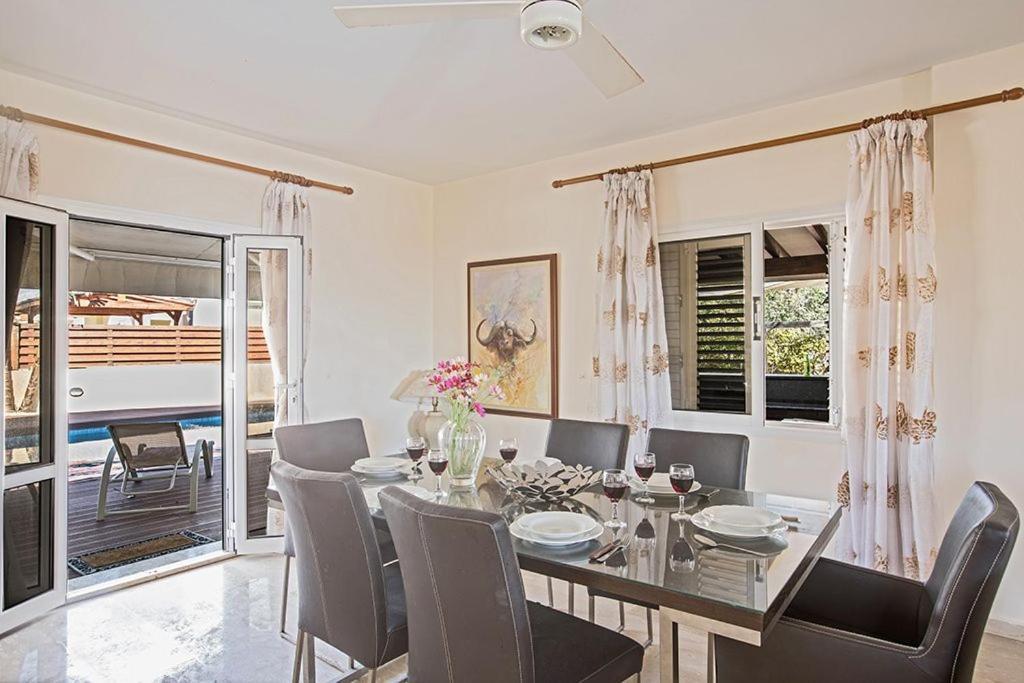 Айя-Напа: Villa Magusta - Modern 4 Bedroom Ayia Thekla Villa with Pool - Close to the Beach