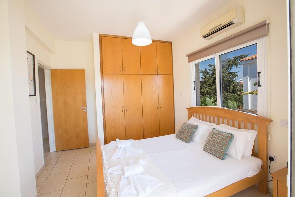 Villa Thekla - Modern 3 Bedroom Ayia Thekla Villa with Pool - Close to the Beach — фото 6