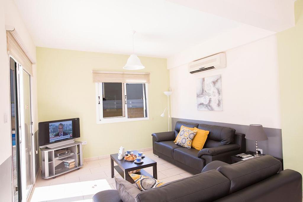 Villa Thekla - Modern 3 Bedroom Ayia Thekla Villa with Pool - Close to the Beach — фото 3