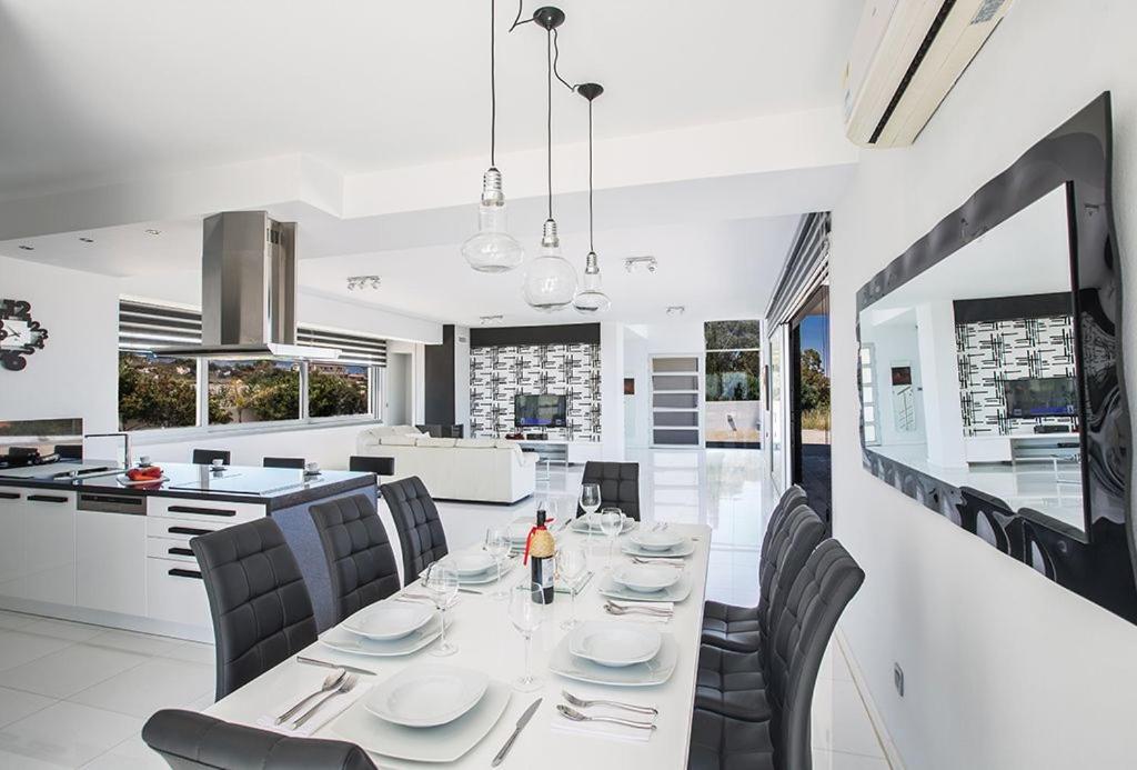 Протарас: Villa Saranta Gold - Exquisite 3 Bedroom Protaras Villa with Private Pool and Panoramic Views