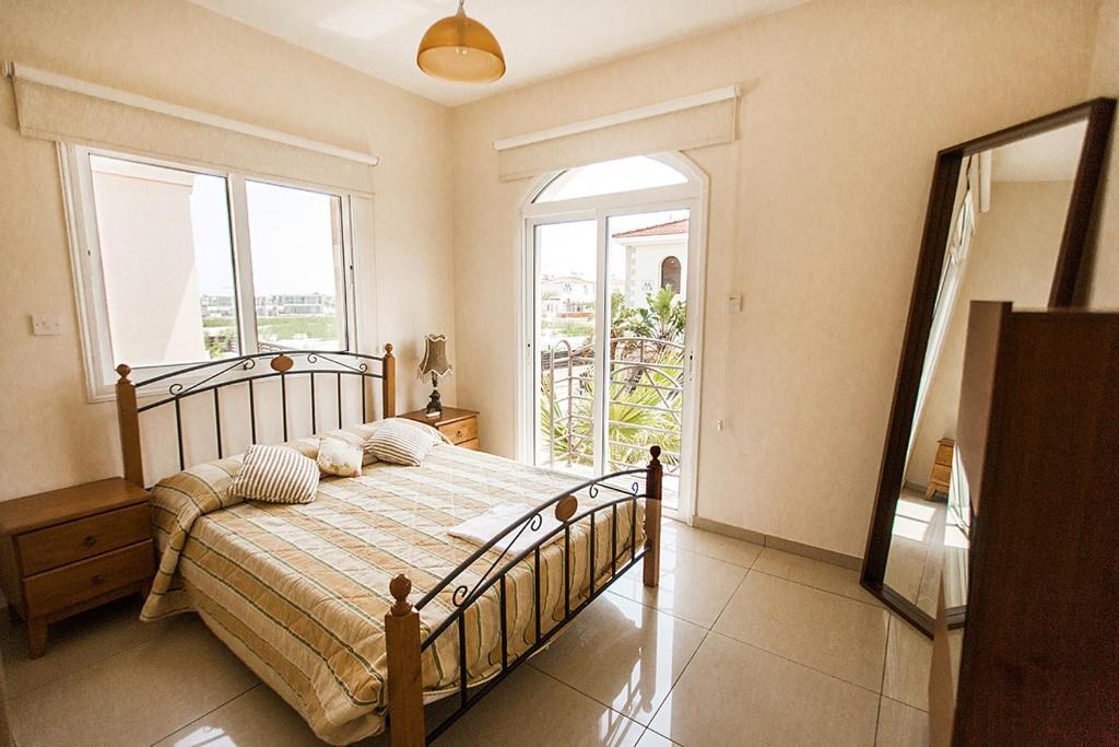 Паралимни: Tranquility 4 bedroom villa