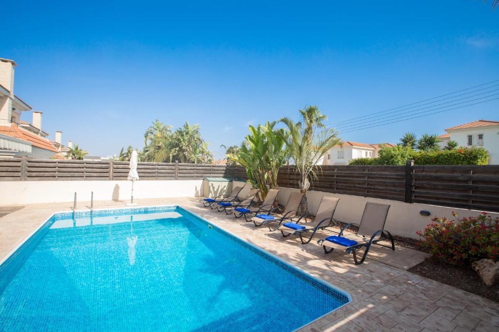 Паралимни: Tranquility 4 bedroom villa