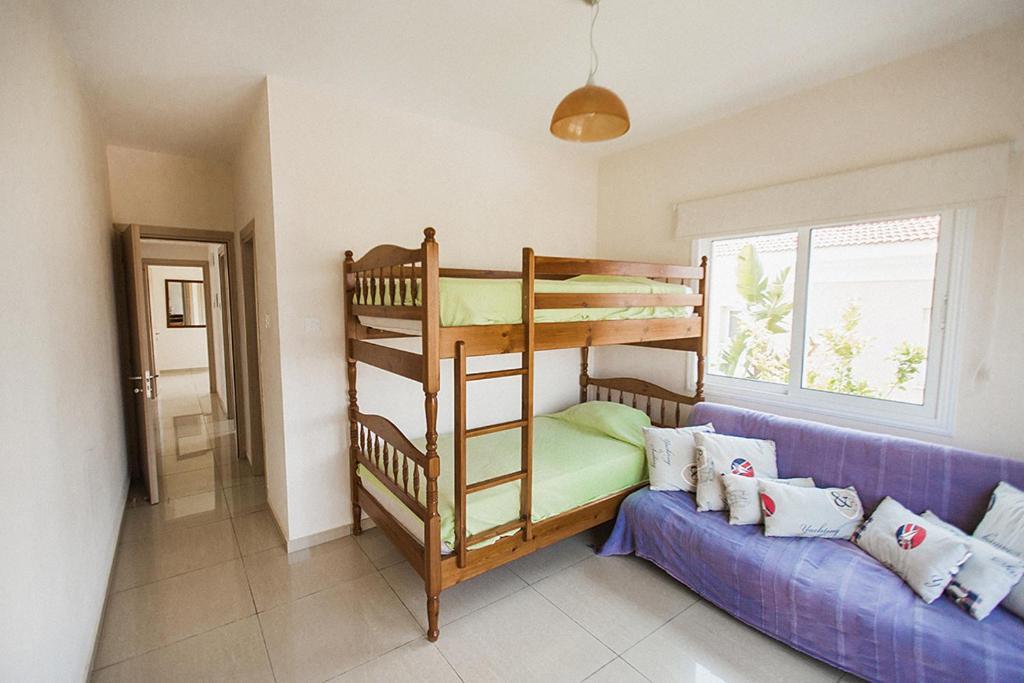 Паралимни: Tranquility 4 bedroom villa