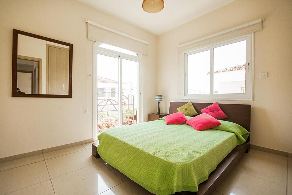 Паралимни: Tranquility 4 bedroom villa