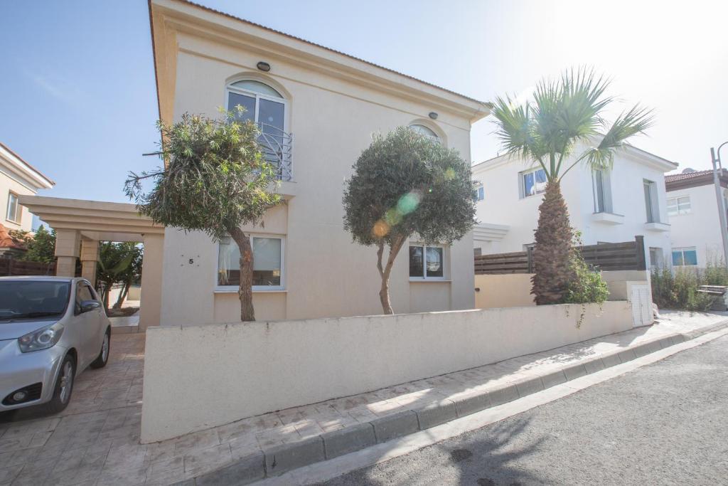 Паралимни: Tranquility 4 bedroom villa