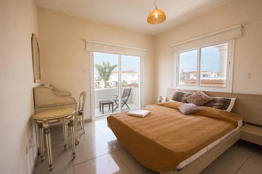 Паралимни: Tranquility 4 bedroom villa