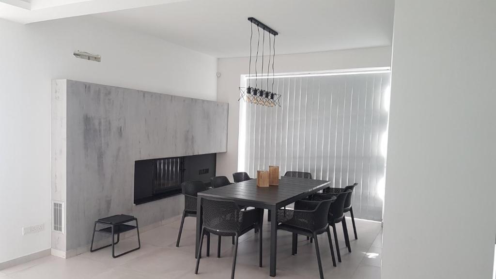 Какопетрия: Maximos Luxury Villa with Pool -BREAKBOOKING-CY