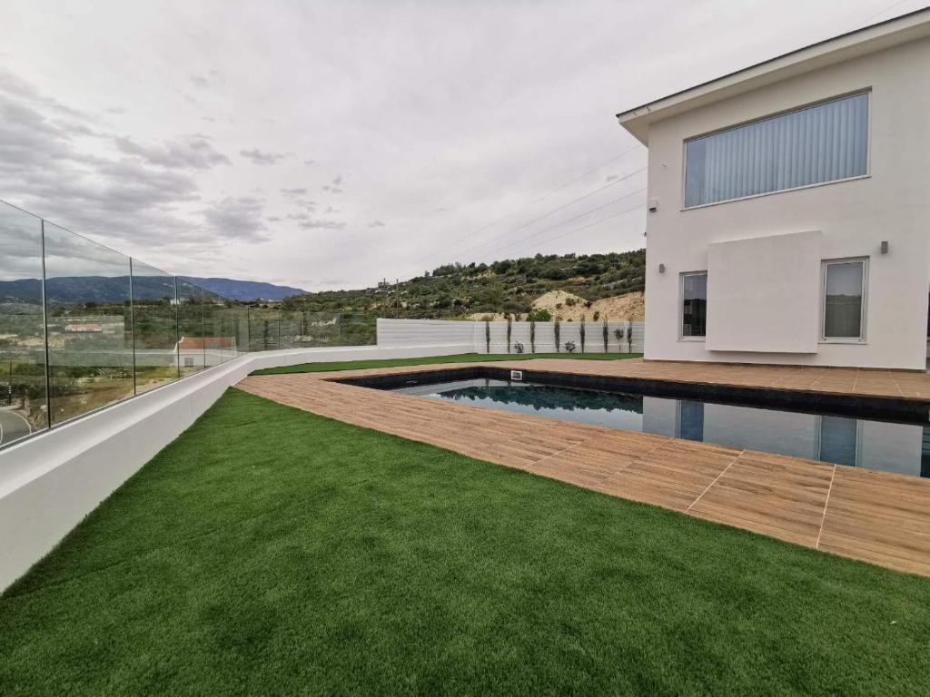 Какопетрия: Maximos Luxury Villa with Pool -BREAKBOOKING-CY