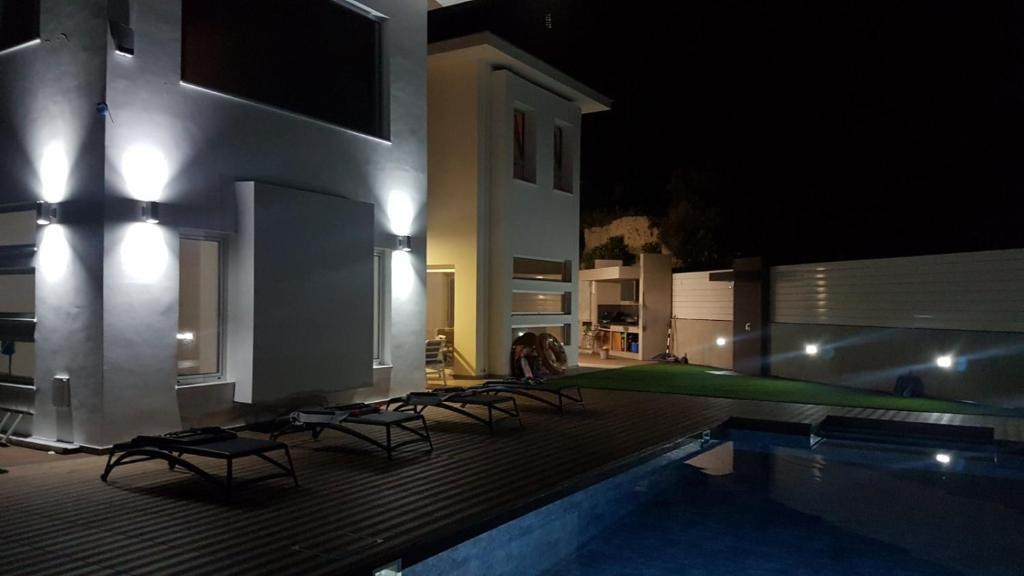 Какопетрия: Maximos Luxury Villa with Pool -BREAKBOOKING-CY