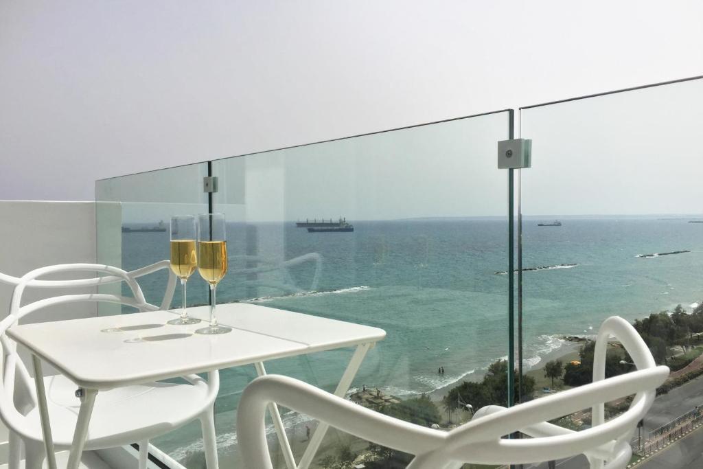 Лимассол: The White Pearl Suite - beach front city centre with sea view.