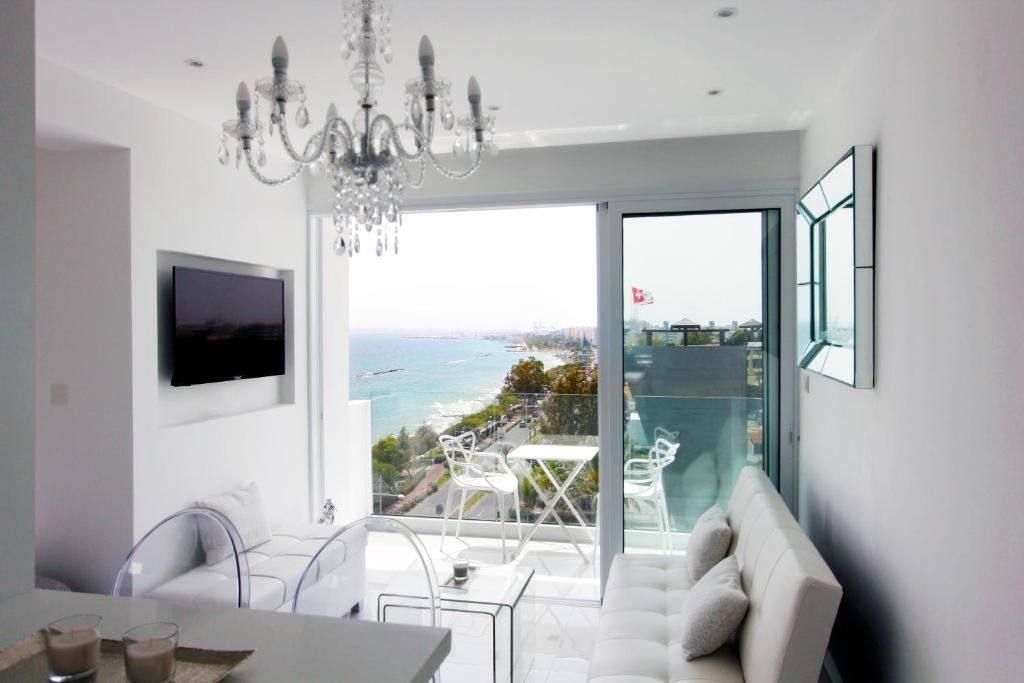 Лимассол: The White Pearl Suite - beach front city centre with sea view.