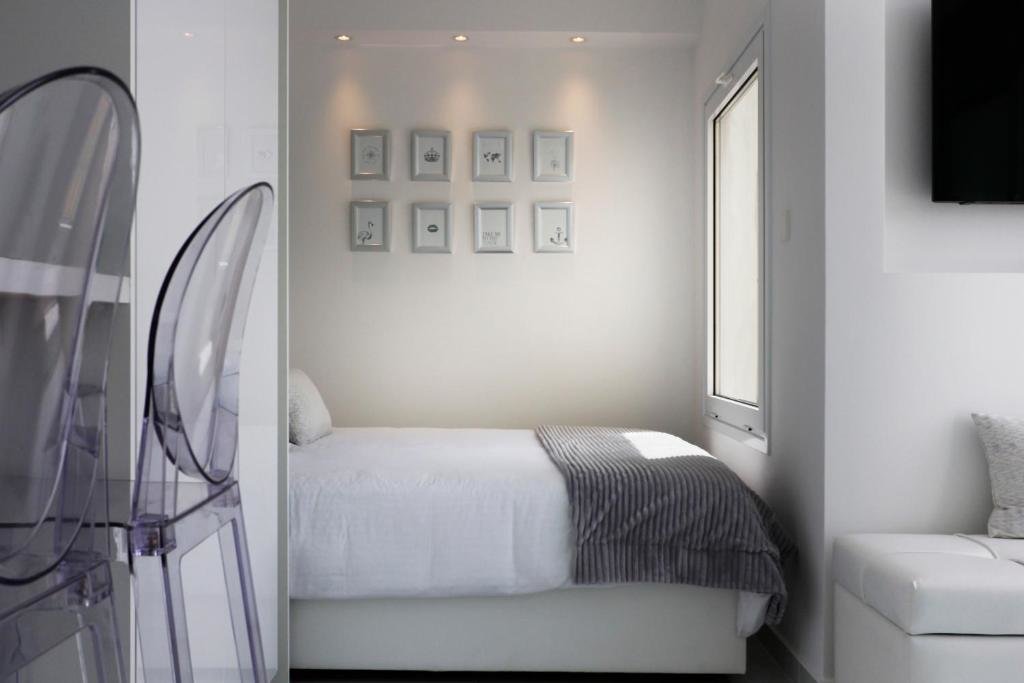 The White Pearl Suite - beach front city centre with sea view. — фото 2