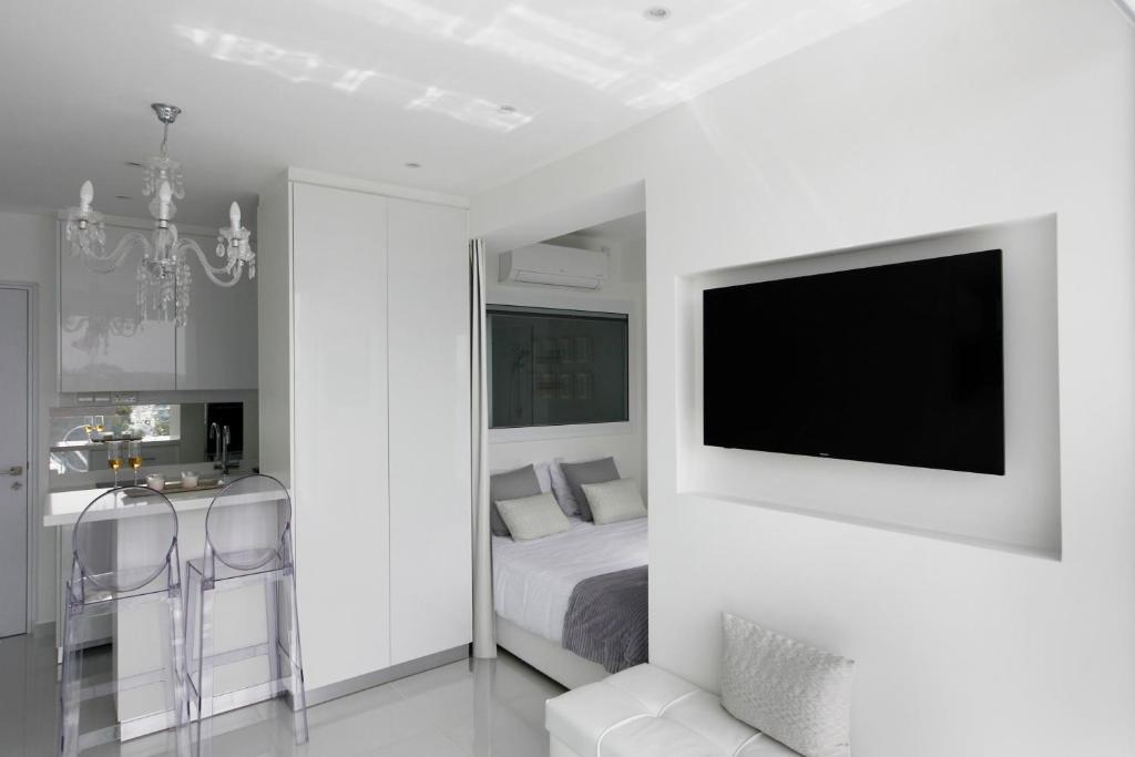 The White Pearl Suite - beach front city centre with sea view. — фото 5