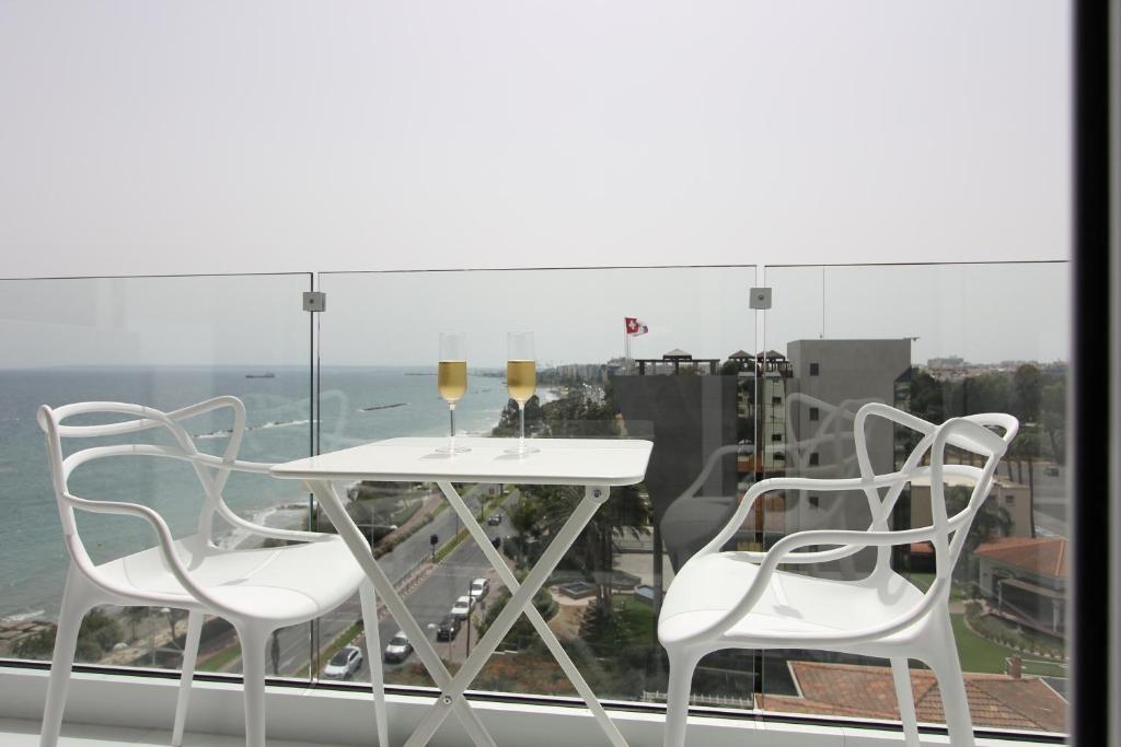 Лимассол: The White Pearl Suite - beach front city centre with sea view.