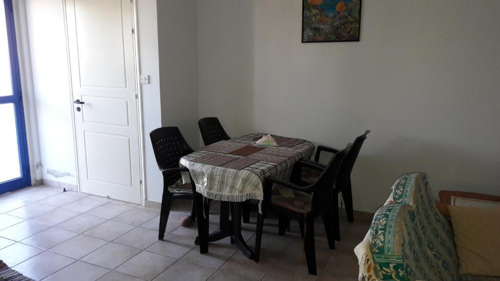 Перволия: Rita SeaView Apartment