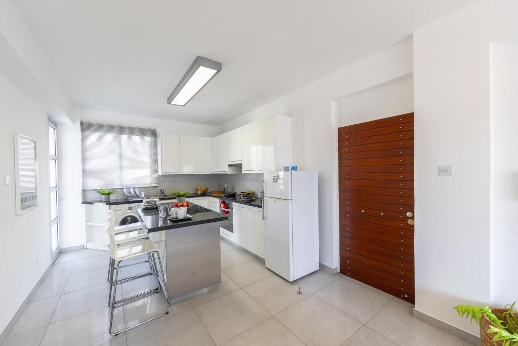 Лимассол: Limassol Olimpia Beach Suite