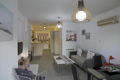 Агиа-Варвара: European Uni Apartment