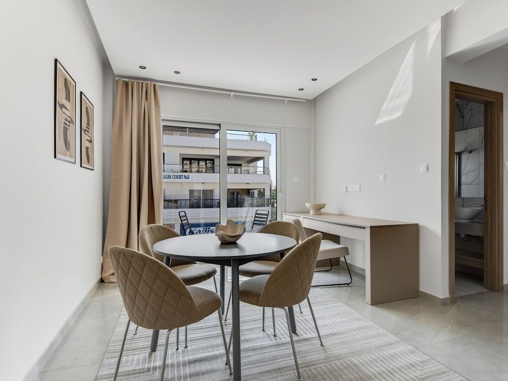 Ларнака: "sanders Crystal - Charming  1-bdr. Apt. w/ Balcony"