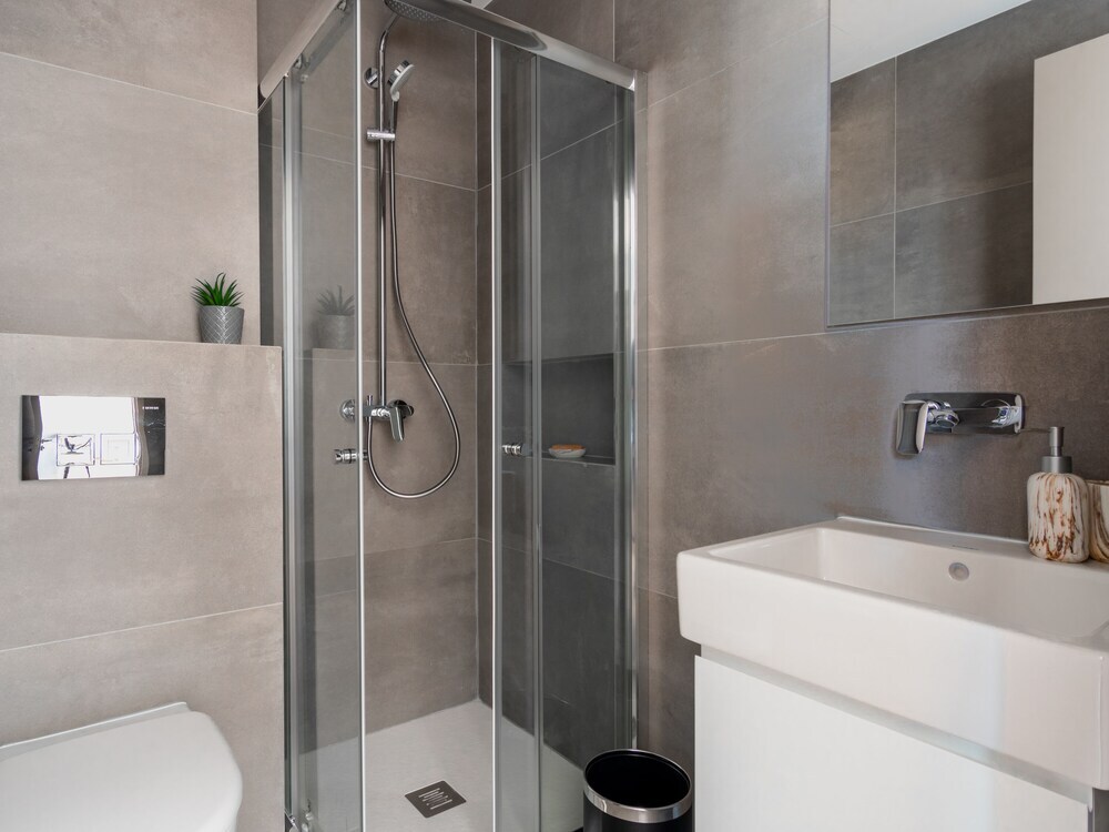 Лимассол: "sanders Crystal 1 - Large 4-bdr. Penthouse With Shared Pool"