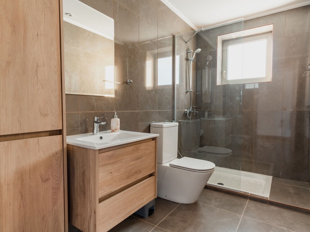 Лимассол: "sanders Crystal 1 - Cute  2-bdr. Apt. With Shared Pool"