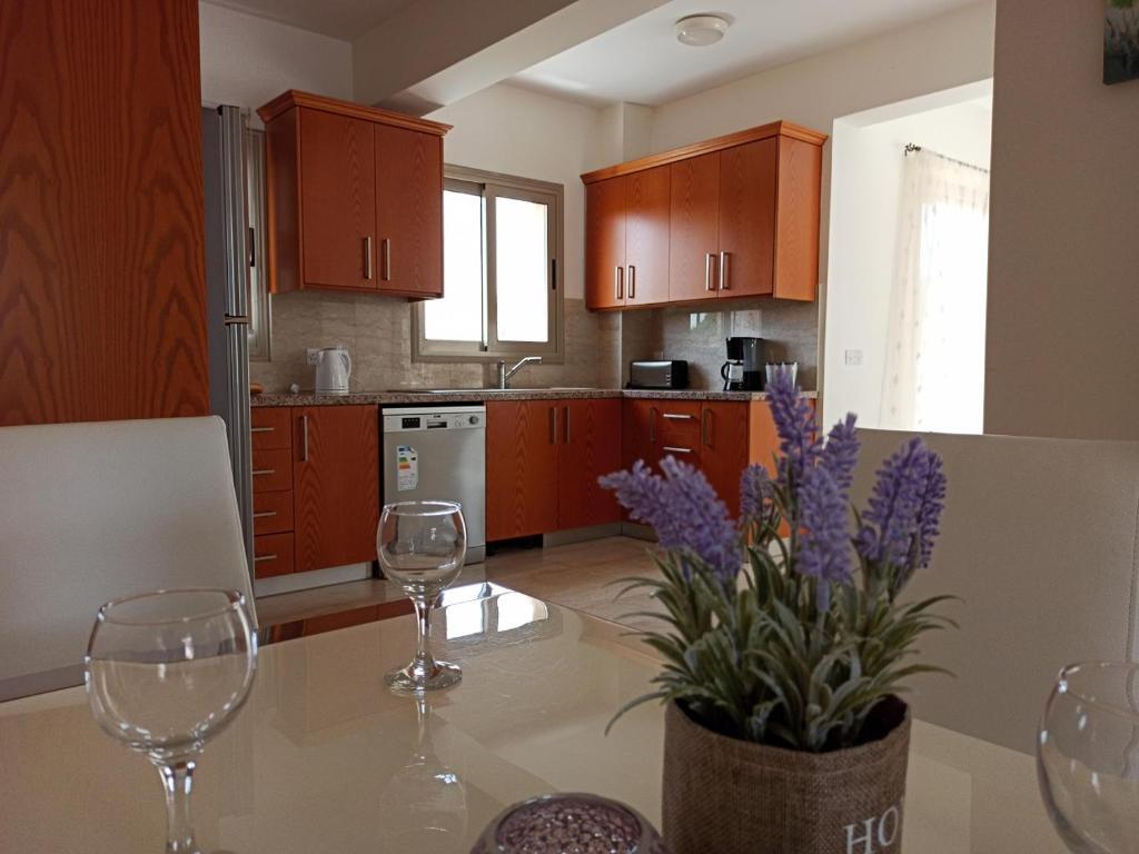 Полис Хрисохус: Villa Liberty - 4 Bedroom Beach Villa with private Swimming Pool