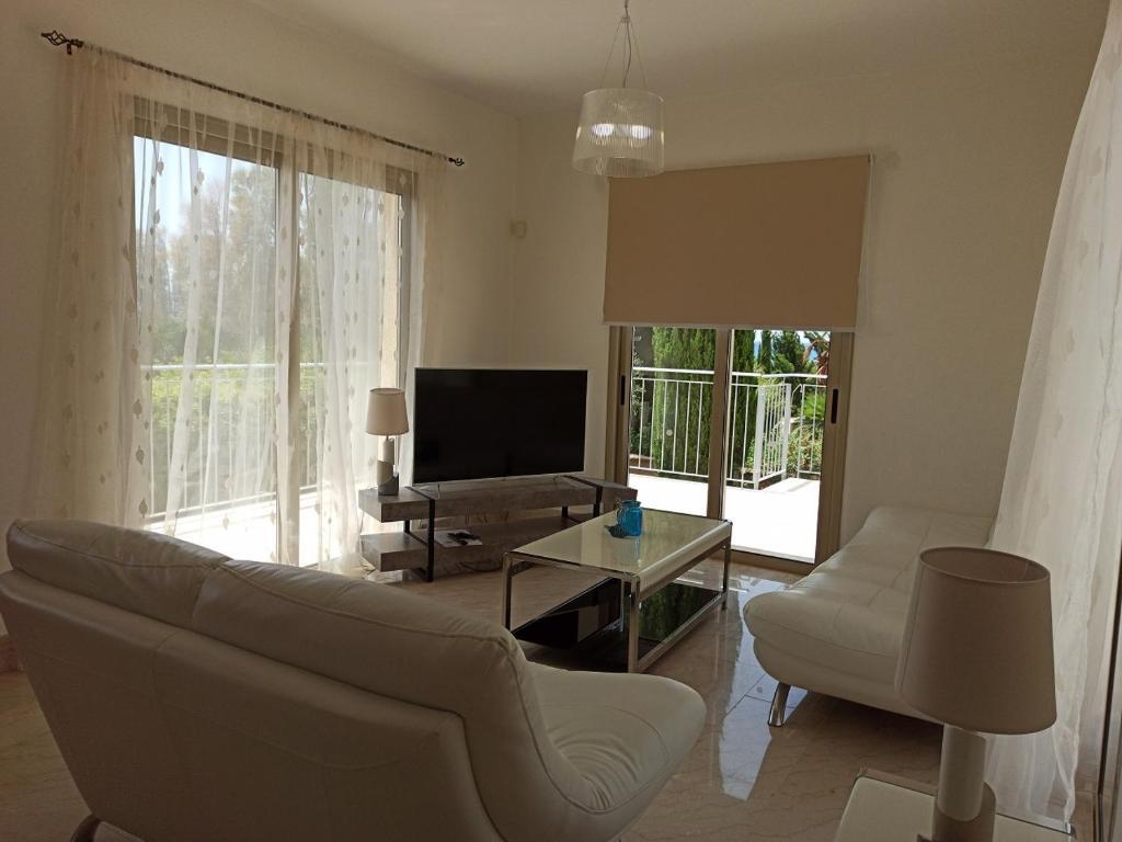 Полис Хрисохус: Villa Liberty - 4 Bedroom Beach Villa with private Swimming Pool