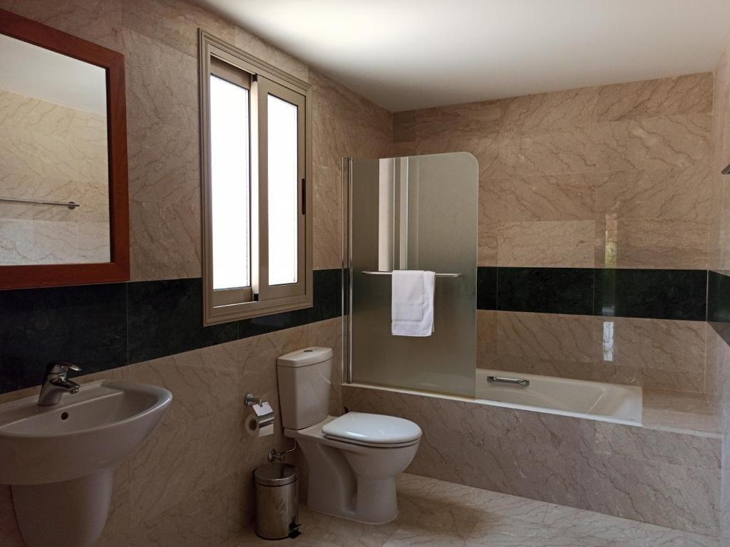 Полис Хрисохус: Villa Liberty - 4 Bedroom Beach Villa with private Swimming Pool